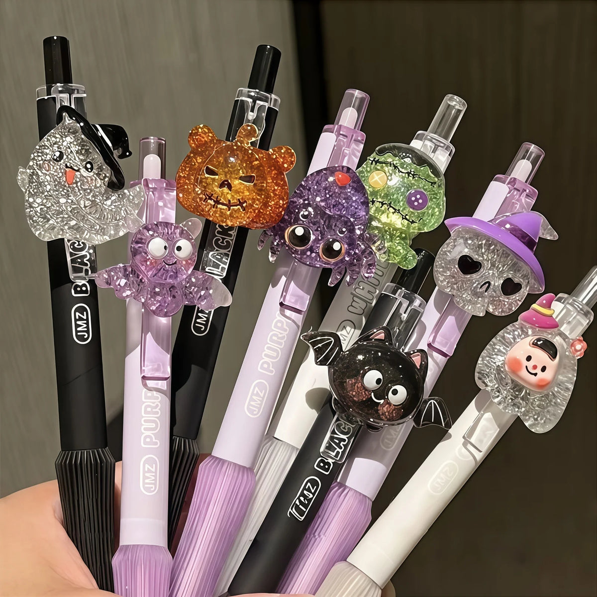 8/4 Pieces with Random Designs, Halloween Limited Edition Glitter-Scented Pendant Gel Pens with Black Ink, Quirky and Fun Style, Smooth Quick-Dry Black Ink, 3D Ghost Pumpkin Glitter Accessories, Sweet and Dark Color Sc