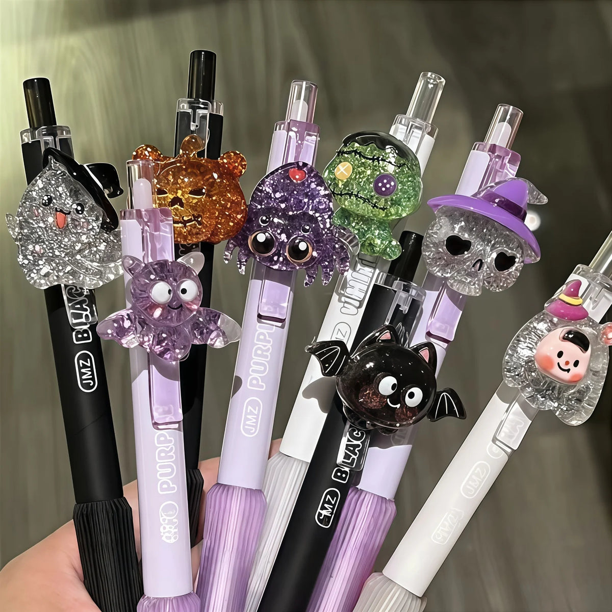 8/4 Pieces with Random Designs, Halloween Limited Edition Glitter-Scented Pendant Gel Pens with Black Ink, Quirky and Fun Style, Smooth Quick-Dry Black Ink, 3D Ghost Pumpkin Glitter Accessories, Sweet and Dark Color Sc